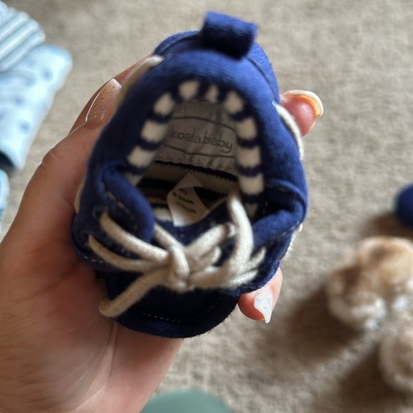 Bundle of 3 newborn shoes - Picture 7 of 7